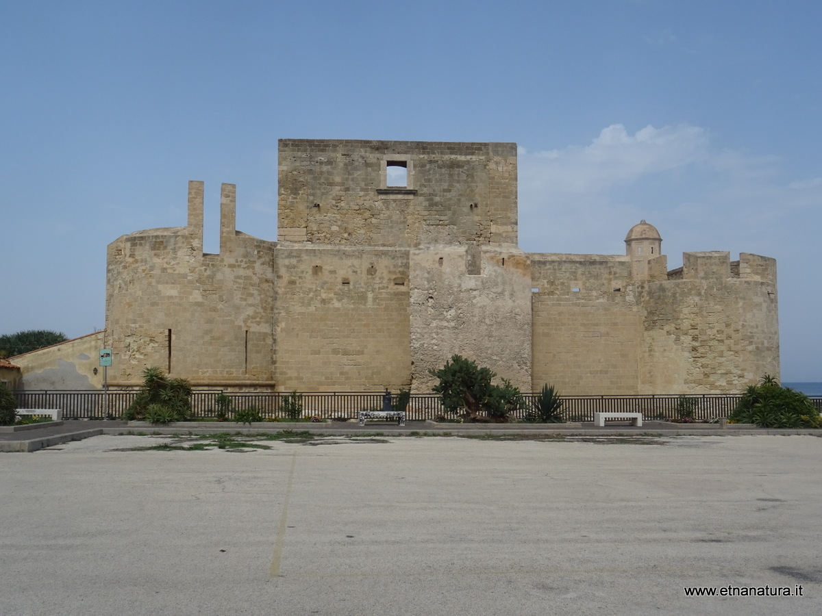 Castello di Brucoli-Numero visite:30219