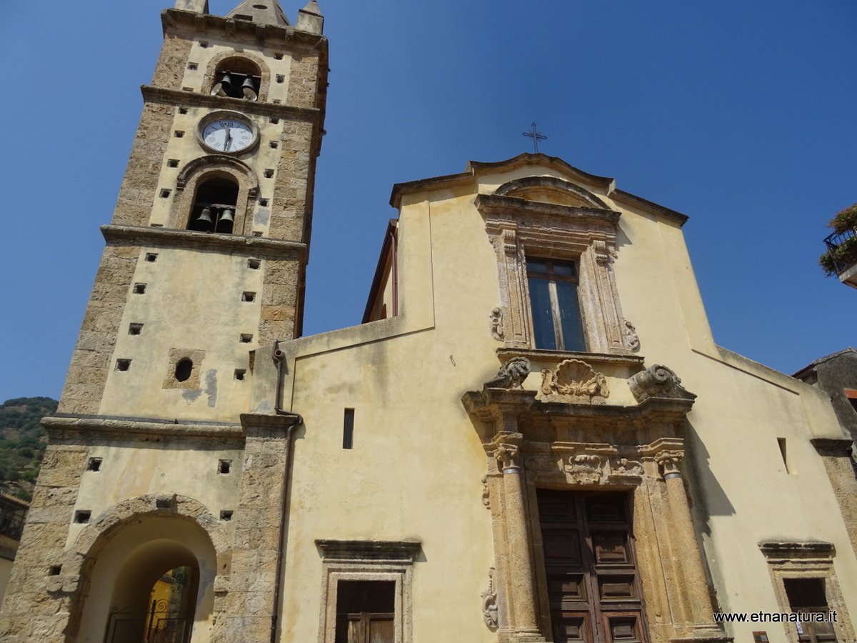 Piazza Duomo Mandanici-Numero visite:28742